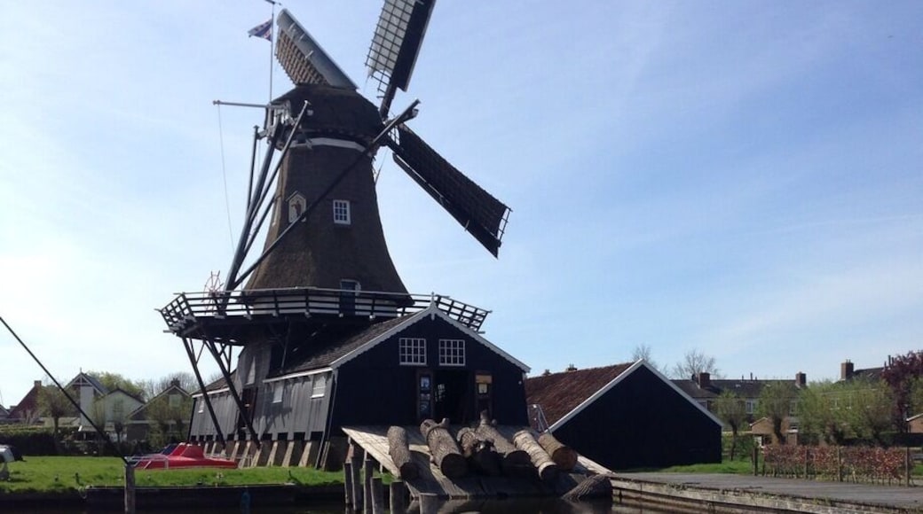 Windmills were not just used to pump out the water and make flour, they were essential multiple-purpose machines in the pre-steam engine age. This one is a prime example of that: a windmill-mill. Great storytellers from way-back-when make the one euro entrance fee a great investment. http://www.houtzaagmolendejager.nl/