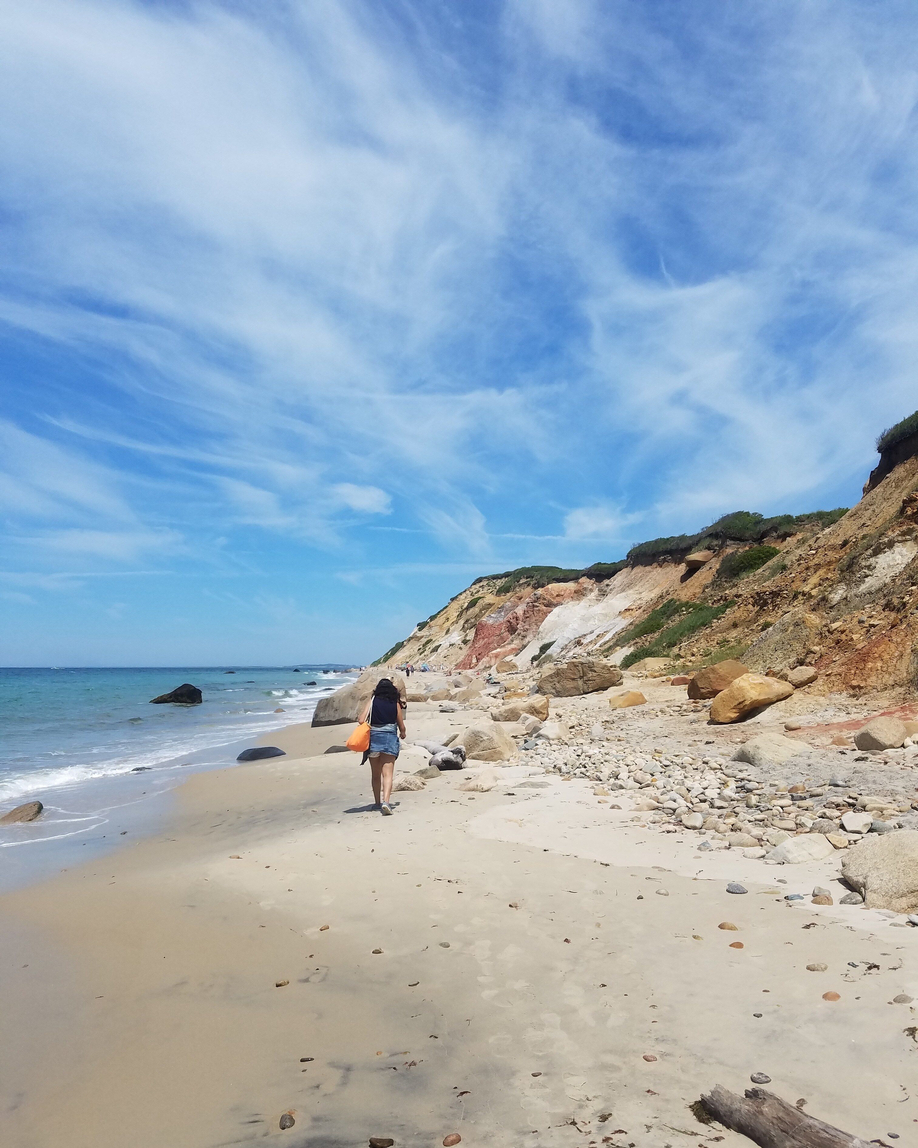 Hitting the most stunning spot (ofcourse got to be a beach!) in Martha's Vineyard was the high point of our day!

#BVSBlue 