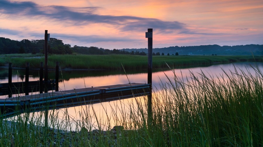 Early morning light at the dock
