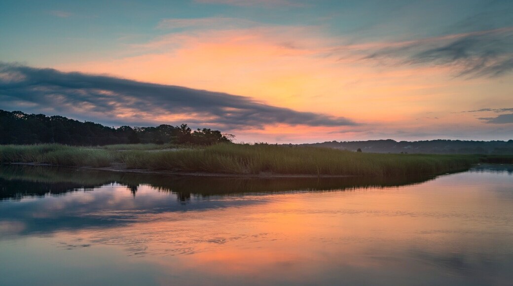 Early morning light at Long Beach saint James