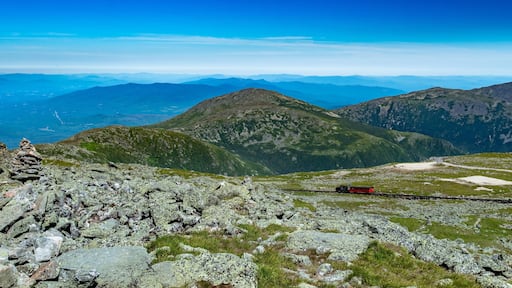 Cog railway descending mt washington