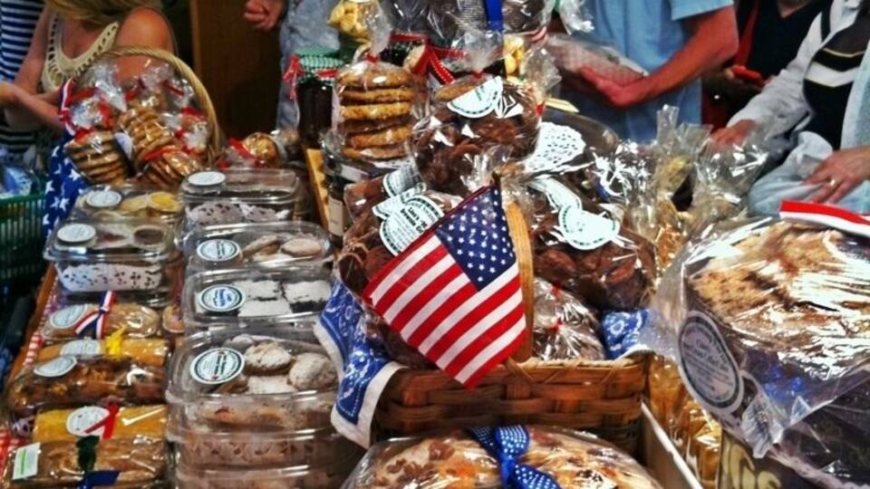 Round Swamp is the absolute apex of Hamptons farm stand shopping featuring the freshest an best vegetables, meats, fish, breads, and prepared salads and meals. My favorites are the "million dollar" tuna salad, lobster salad, and the triple berry pie. Everything home made. Prices are truly insane, even by Hamptons standards. Come by to test whether or not u truly are price insensitive.