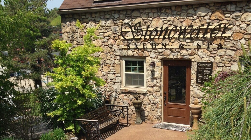 Excellent spa for beauty and body needs in a tranquil setting in the South Hills of Pittsburgh