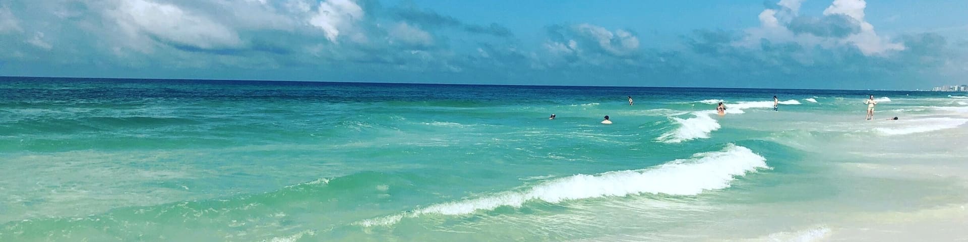Beautiful white sandy beaches on the 30A