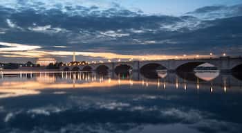 Sunrise over the Arlington Memorial Bridge
.
.
This sunrise photo was taken on Mount Vernon Trail in Virginia.