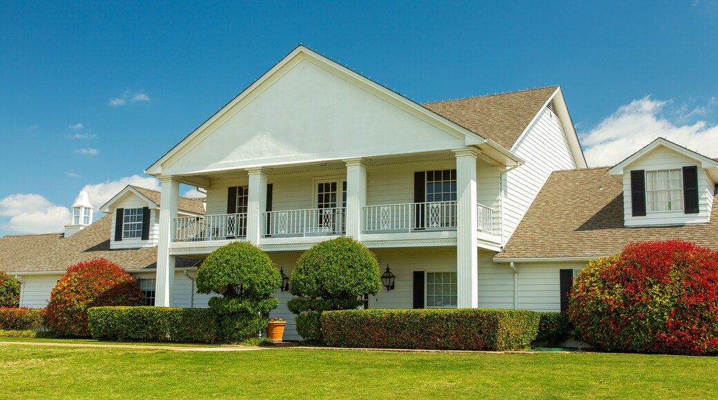 Parker showing a house