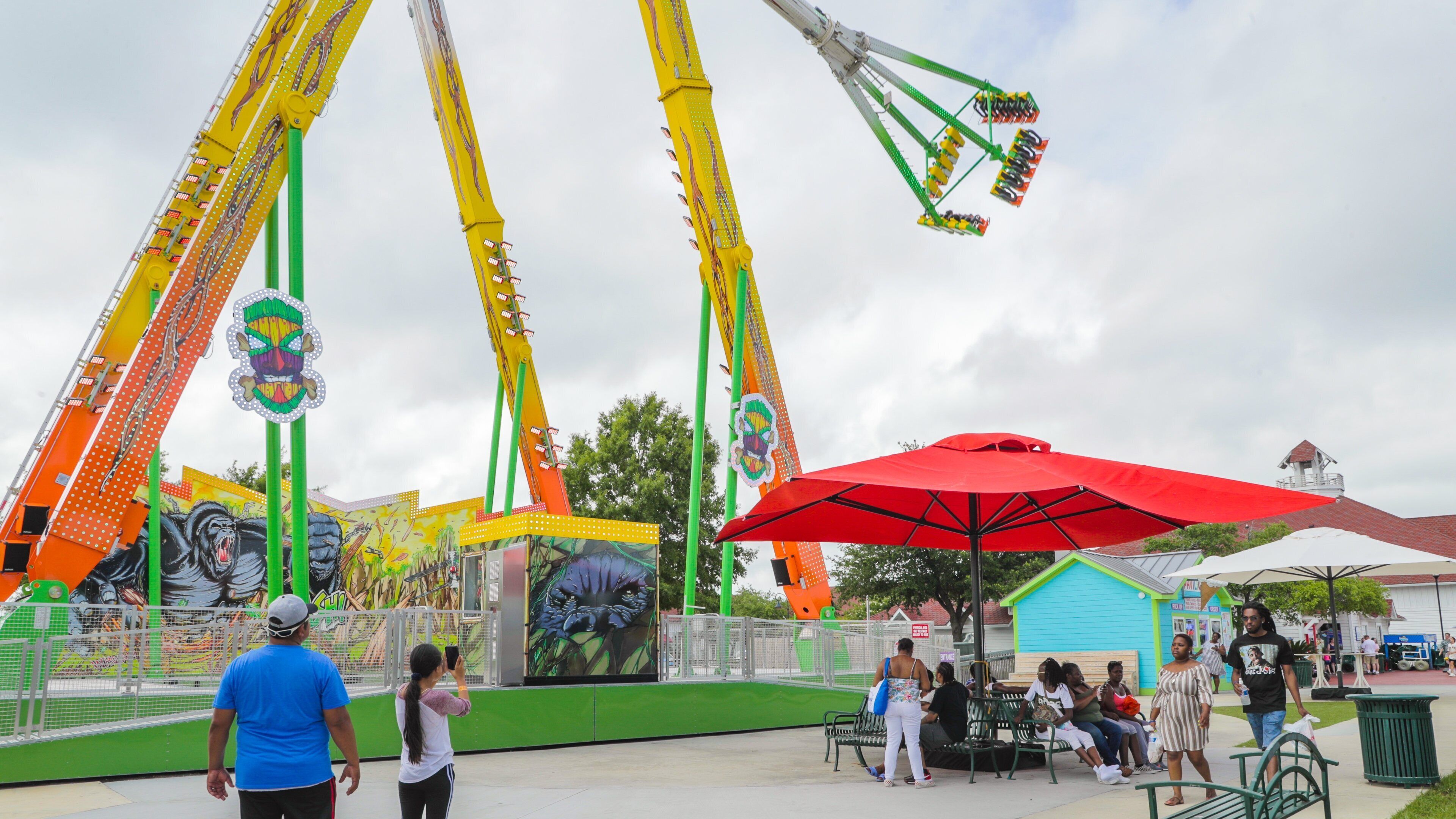 OD Pavilion Amusement Park featuring rides