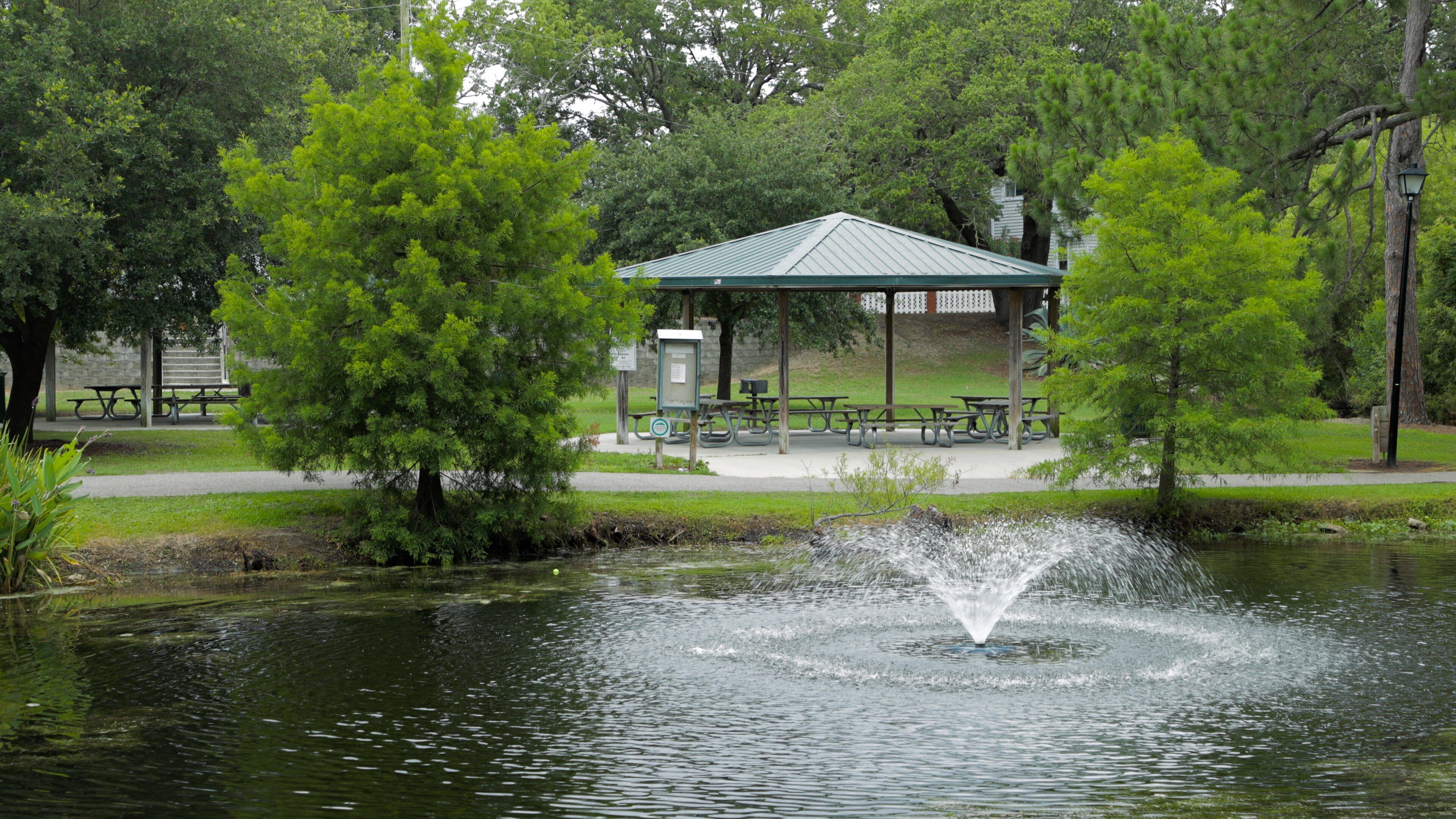 McLean Park featuring a pond and a fountain