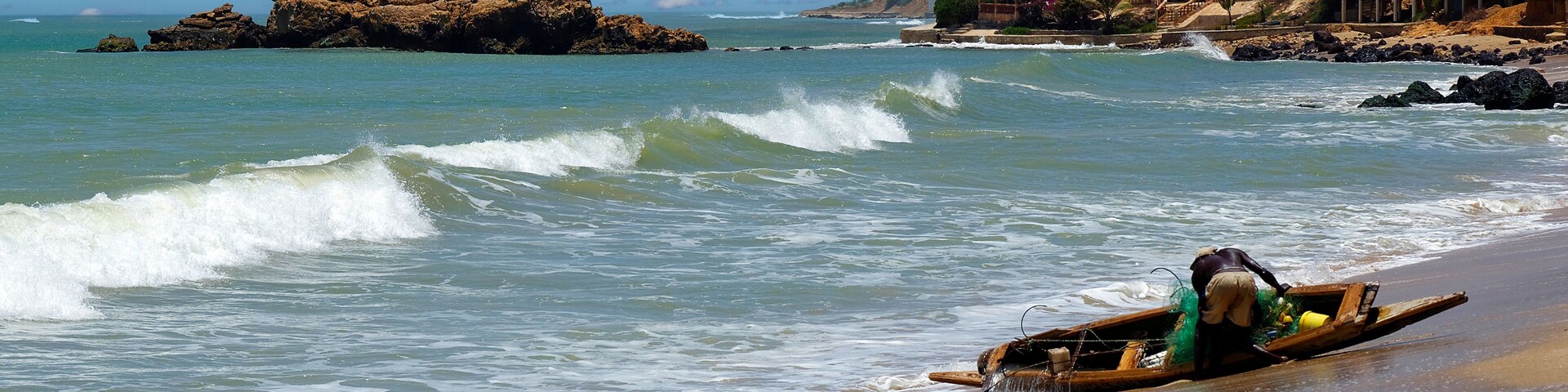 Pirogue de pêche sur une plage
