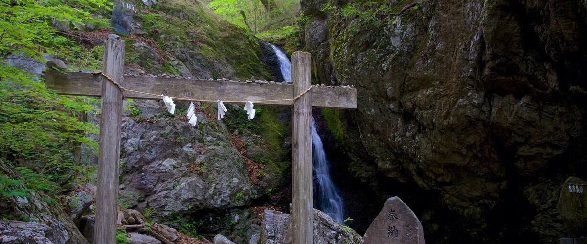 Okutama, Tokyo is 50km away from #Tokyo central 2hours by train. There are the rope way, lifts to assist you to climb top of the mount Otake, 1209m and along the path there are sacred place like this #waterfalls.