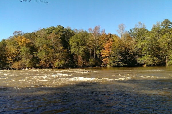 Jones Bridge is a neighborhood gem. Located in a residential area, the park has a newly-renovated playground, picnic areas, barbecues, sports fields, passive recreation fields and walking paths. All of this is set against the beautiful backdrop of the Chattahoochee River. At the river's edge you can sit on the shore and relax, watching the ducks and geese, or the occasional fisherman in his waders.