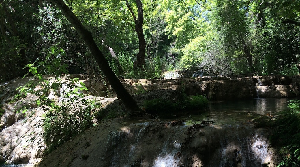 Rad park with waterfalls, great to get out the heat.