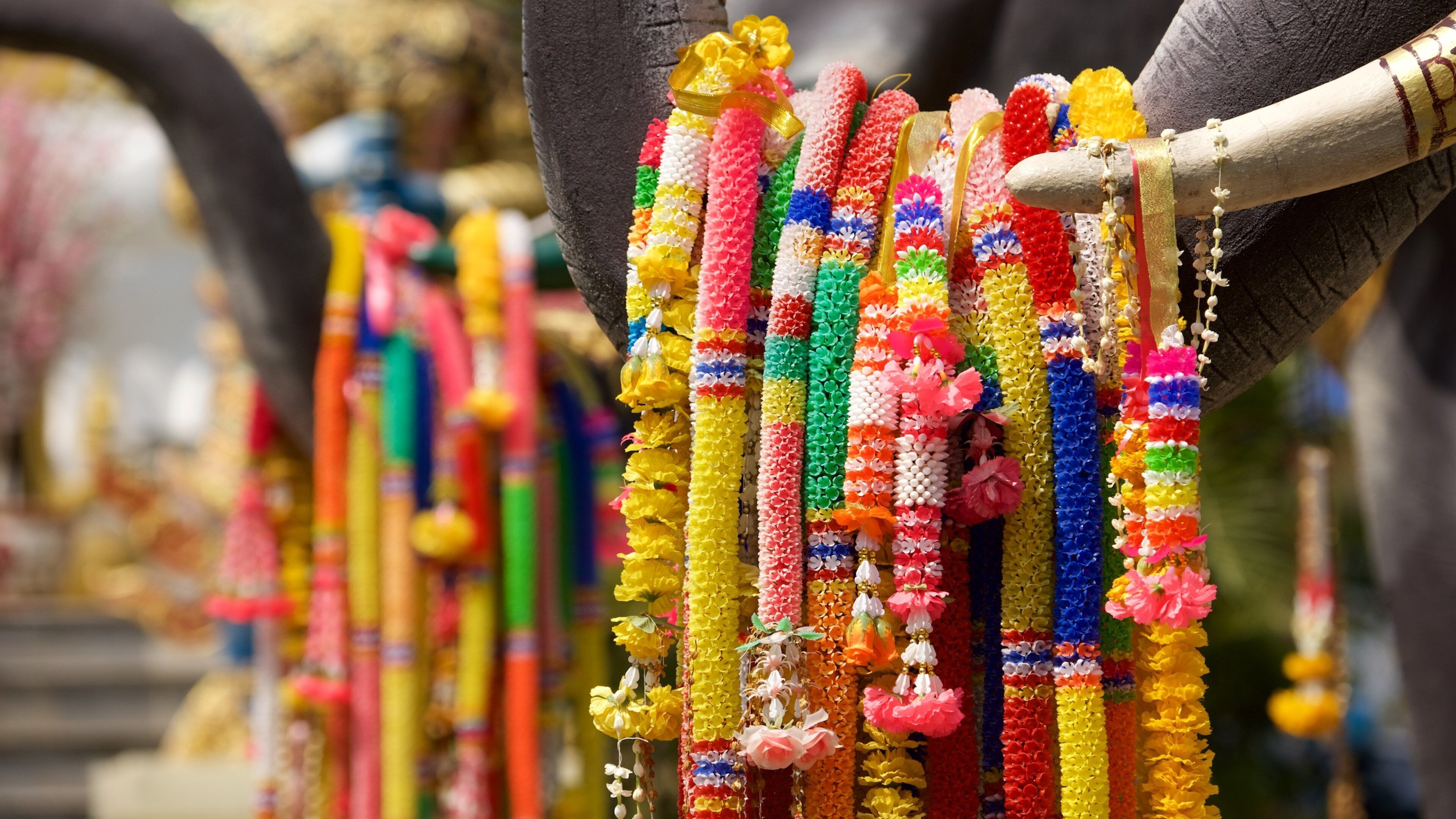 Wat Phra That Doi Kham featuring a temple or place of worship and a statue or sculpture