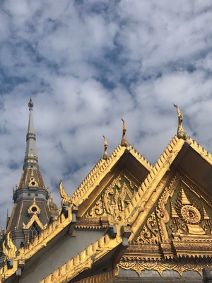 Wat Sothonwararam is a temple in Chachoengsao Province, Thailand. Located in the Municipality of Mueang Chachoengsao alongside the Bang Pakong River, it was initially named ‘Wat Hong,’ and was built in the late Ayutthaya period.
The temple has the ‘Luangpho Phuttha Sothon,’ the revered Buddha image of Chachoengsao province, which is 1.48 metres high, with a lap width of 1.65 metres.
#WatSothonWararamWorawihan #Chachoengsao #Thailand