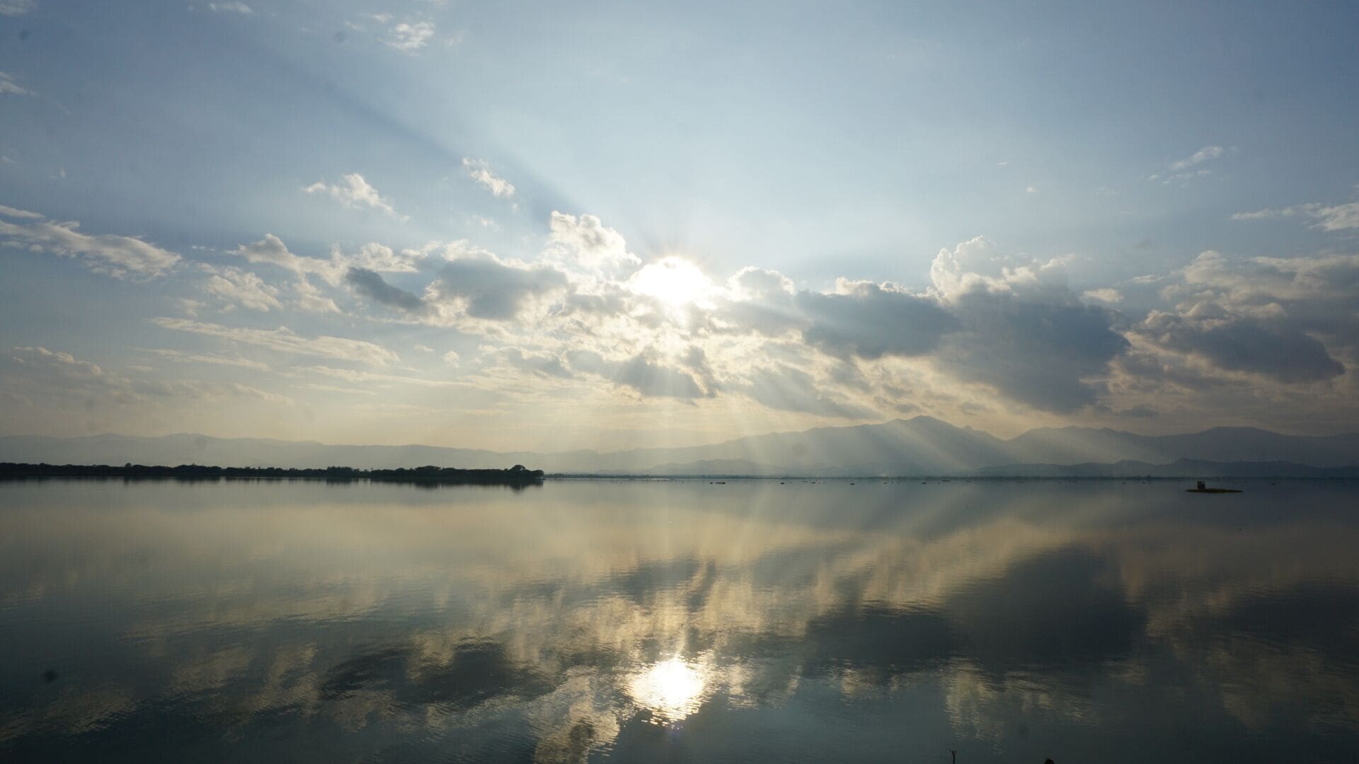 The biggest lake in the North of Thailand.