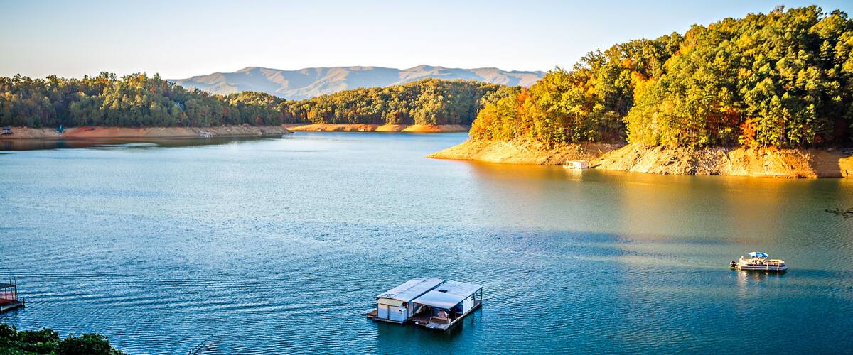 great smoky mountains around bryson city and fontana lake; Shutterstock ID 582324955; Purchase Order: -