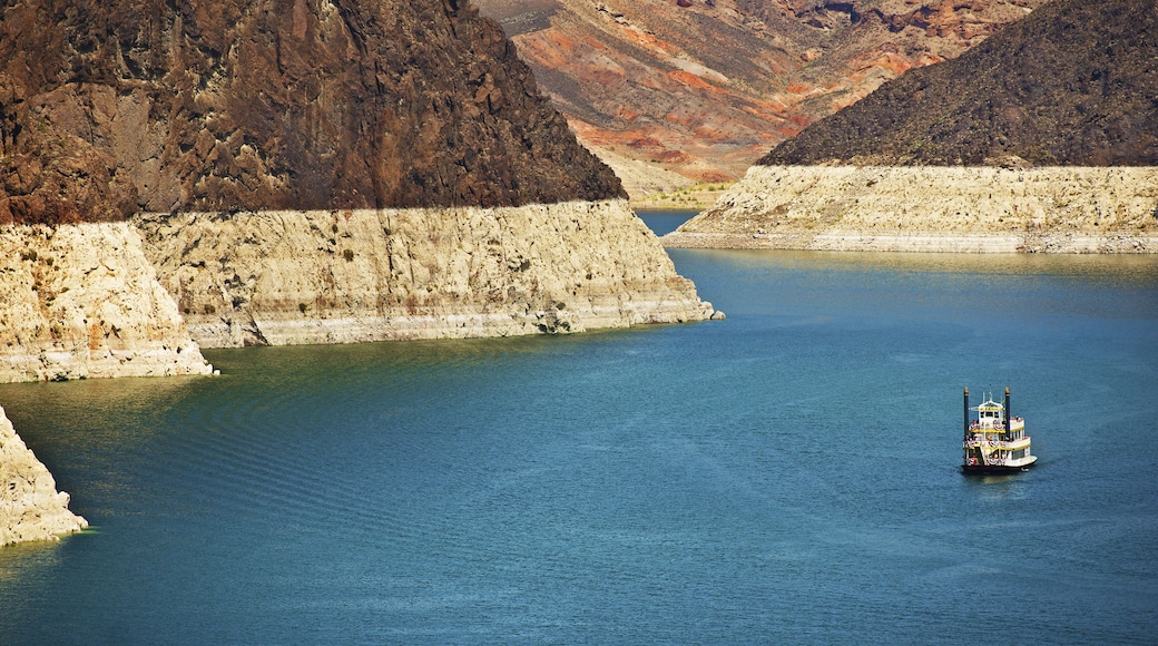 DRKX1G Lake Mead Nevada USA (Man Made Lake) Near Hoover Dam and Vintage Cruise Ship on the Lake. Nevada State Photo Collection.