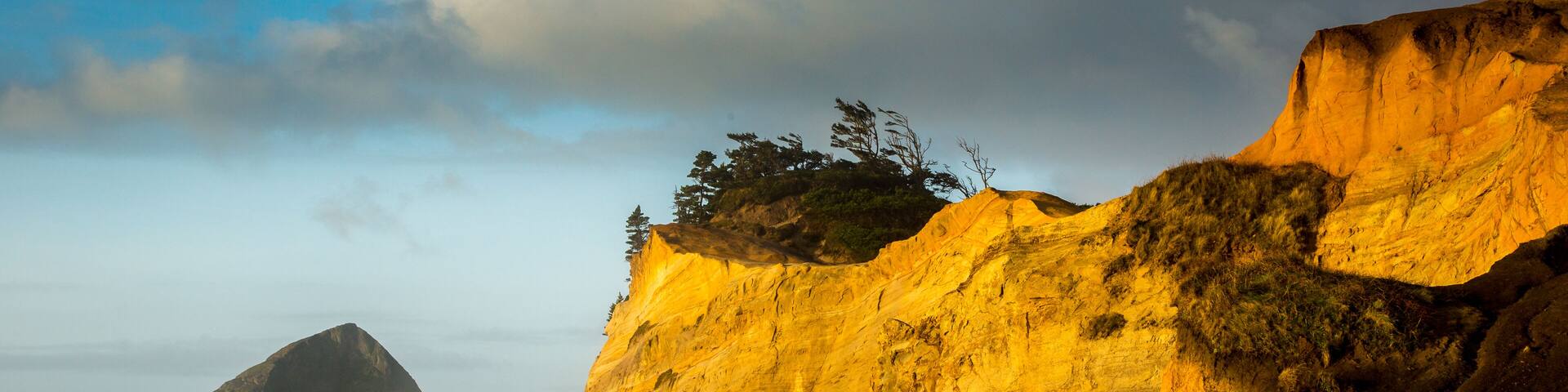 Cape Kiwanda and Haystact Rock reflected the the wet sand on the beach at Pacific city on the Oregon coast., Shutterstock ID 778661275, purchase_order: SP-1269 HA 2018 Batch 1, Order: , client: , othe