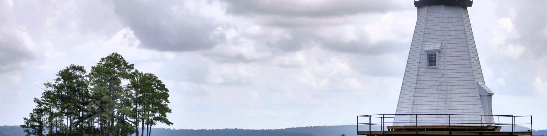 Island Light / Lighthouse on Lake Martin in Alabama