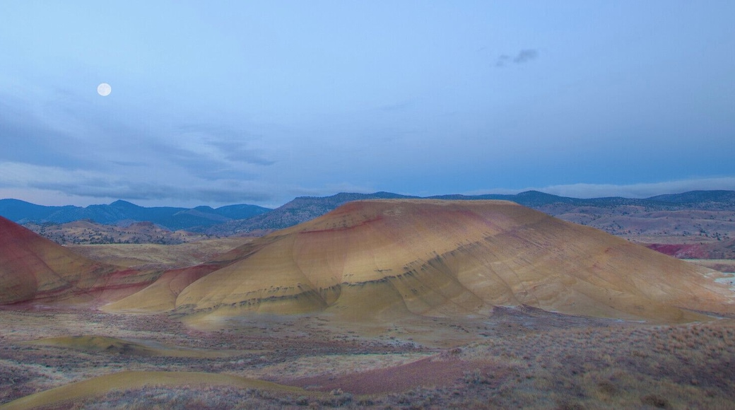 Sunrise and full moon from the Painted Hills overlook. Most iconic shots of the Painted Hills are 180 degrees from this view. I always encourage you to look 360 degrees and plan accordingly.