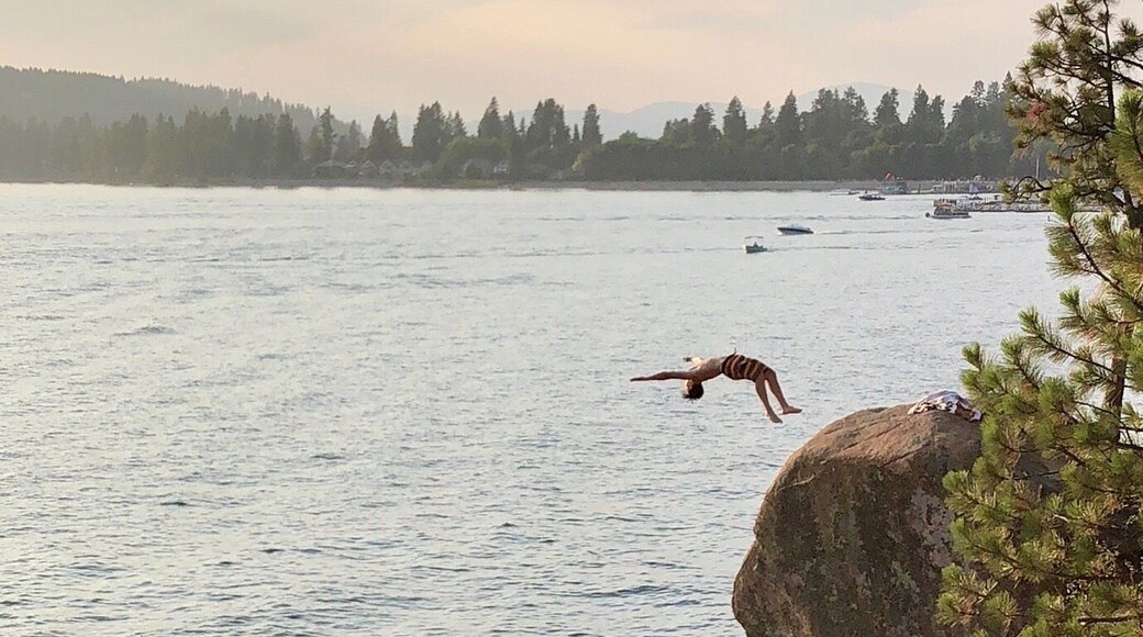Hug Point Cliff jumping!
