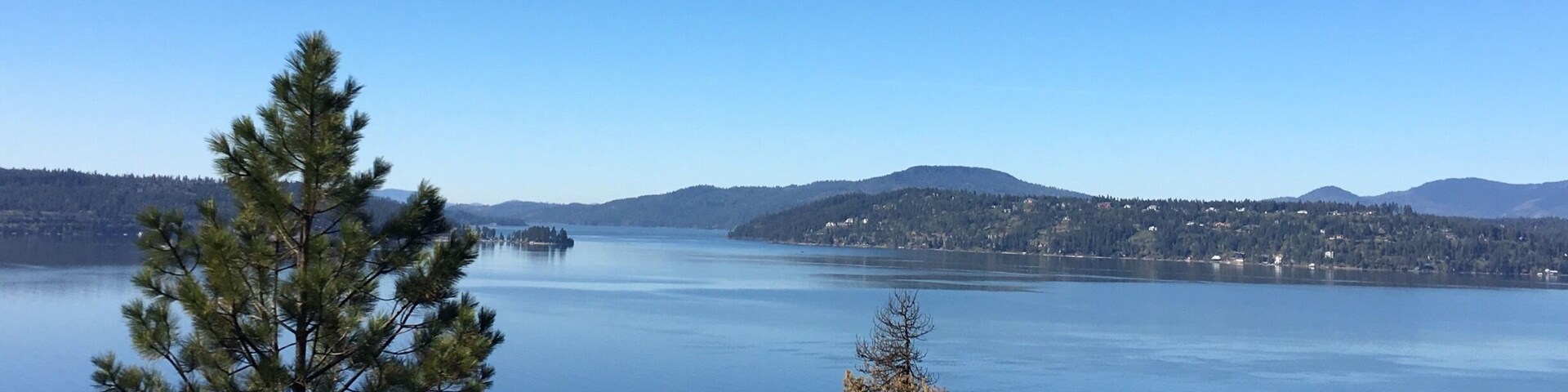 Sparkling blue Lake Coeur d'Alene. A lovely area indeed.
#Idaho #nature
(May 2017)