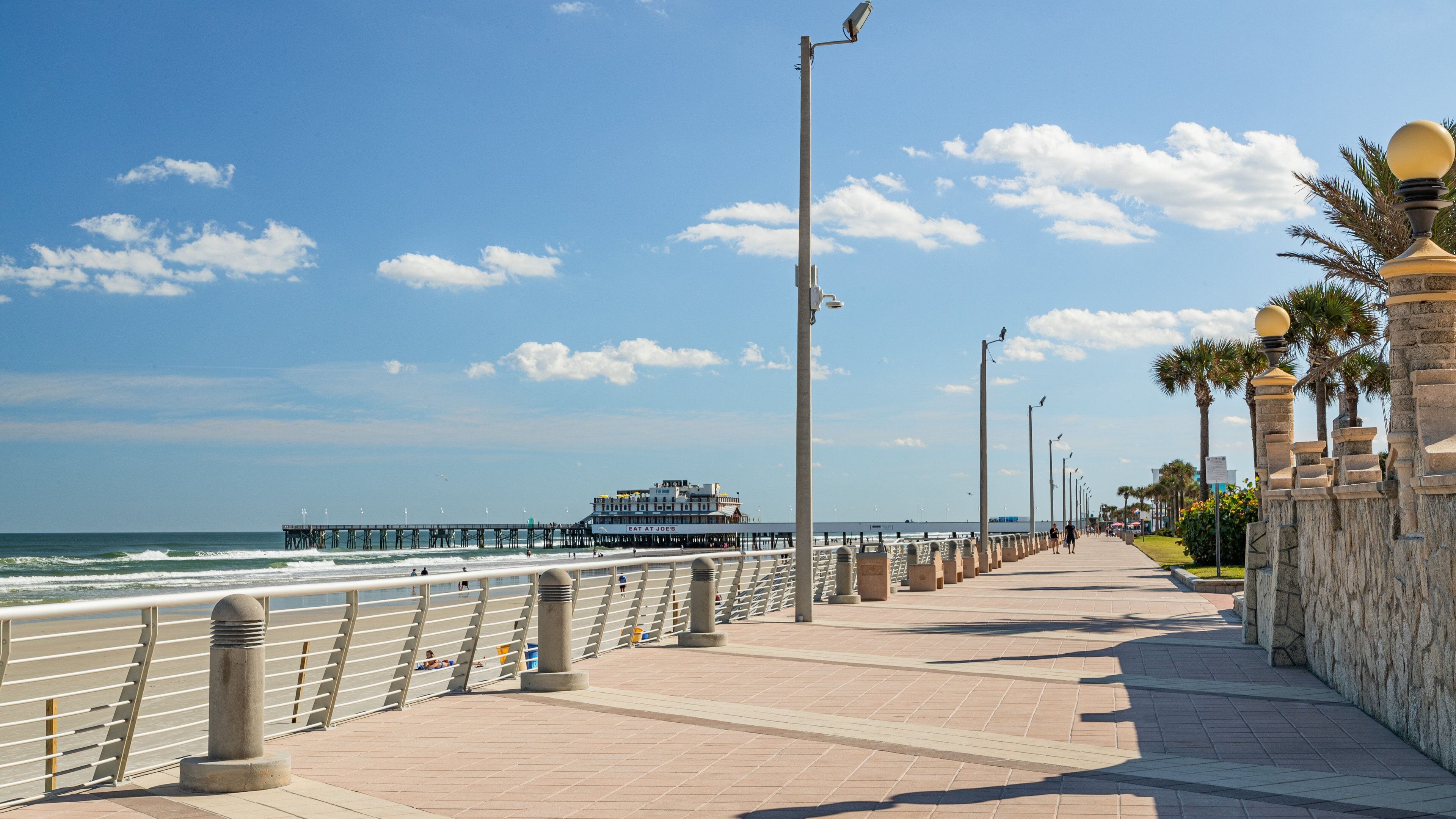 Daytona Beach Boardwalk showing general coastal views
