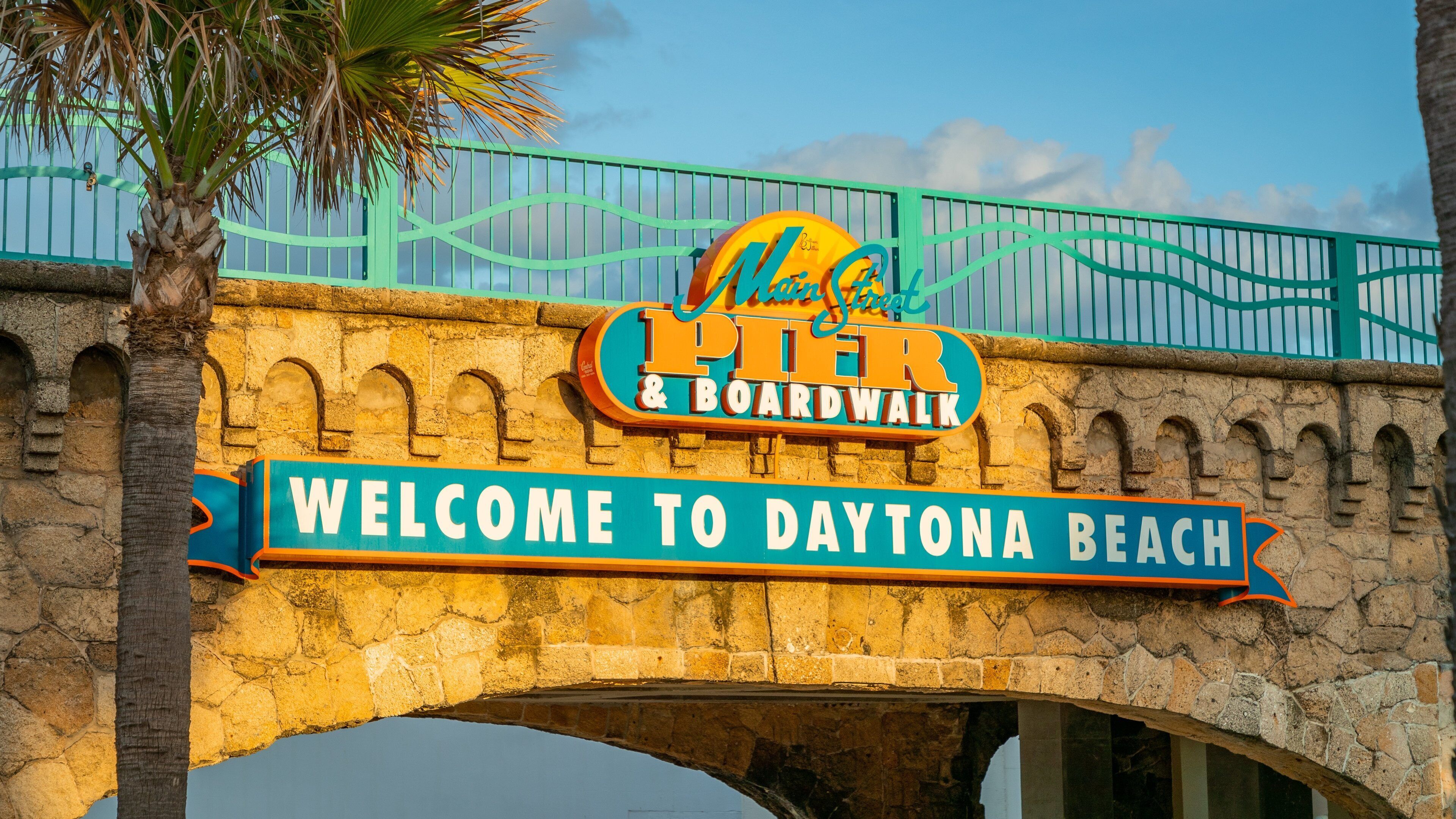 Daytona Beach Boardwalk showing signage