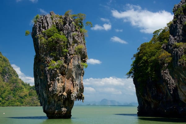 Phang Nga welches beinhaltet Bucht oder Hafen und Felsküste