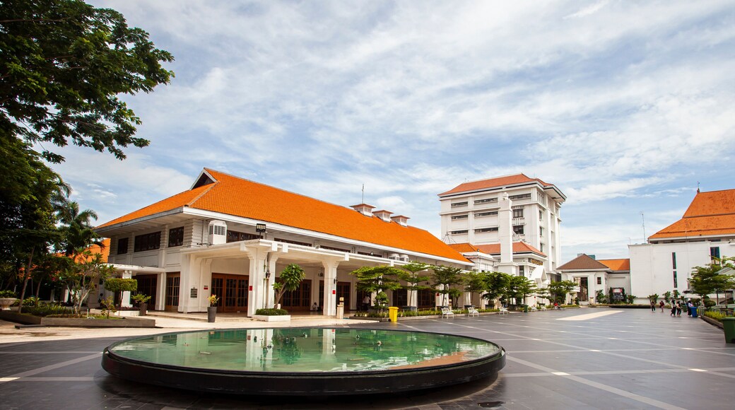 Surabaya Square (Alun-Alun) and Balai Pemuda Building are one of the historical buildings (cultural heritage) which are protected by the Surabaya City Government.