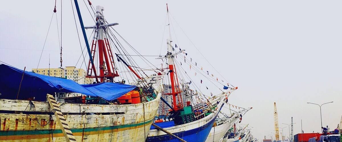 No permanence is ours. We are a wave that flows to fit whatever it finds. #sundakelapa #oldharbour #jakarta 🇮🇩