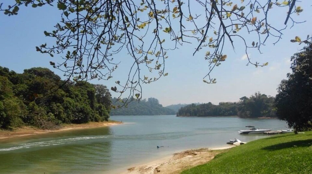 Um lugar de paz e tranquilidade, bom para andar de Jet ski, reunir os amigos e fazer um ótimo churrasco 😊