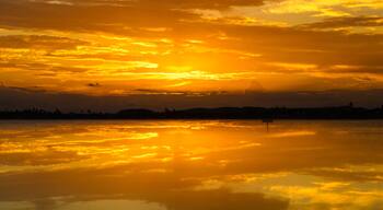 Reflexo do pôr-do-sol na praia de Serrambi.