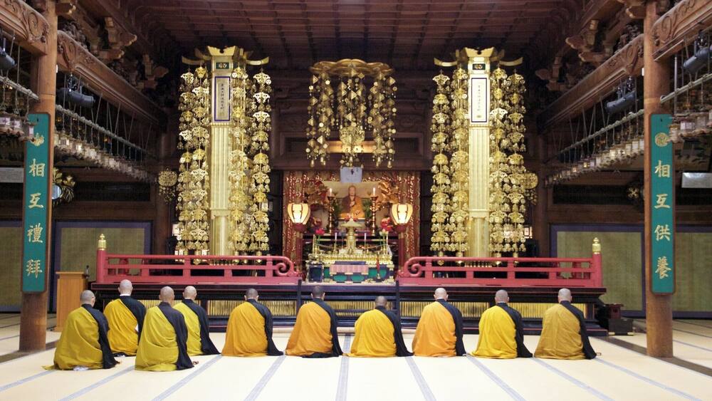Guided Shingon Buddhist meditation in Mt Koya.
#manmademiracles #lifeatexpedia
