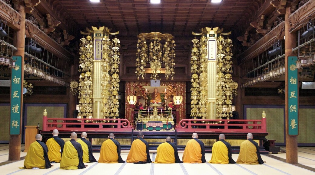 Guided Shingon Buddhist meditation in Mt Koya.
#manmademiracles #lifeatexpedia