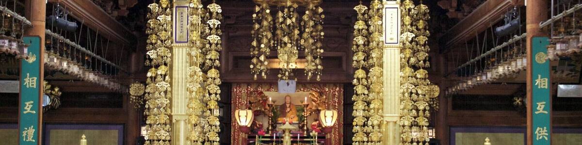 Guided Shingon Buddhist meditation in Mt Koya.
#manmademiracles #lifeatexpedia