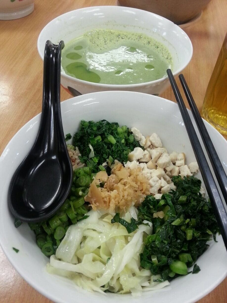 Nice Hakka Loi Cha (Mix Vegetable Rice with Green Tea Soup) in Bandar Puteri, Puchong, Selangor. Big bowl. This restaurant also selling other type of famous Hakka food. #GoodEats