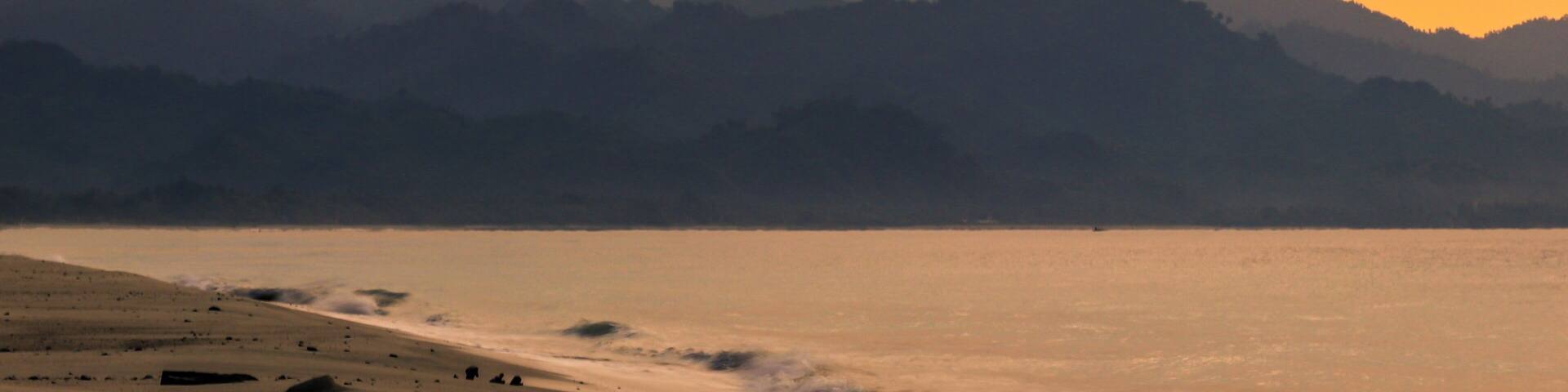 Captured the Dinadiawan Coastline During Sunrise Dawn, with the Dipaculao mountain Range on Background..
Dinadiawan Beach is a potential Tourist Destination in the Northern part of the Philippines facing Pacific Ocean. A good Spot for Sunrise chasing... #Natures #Nature