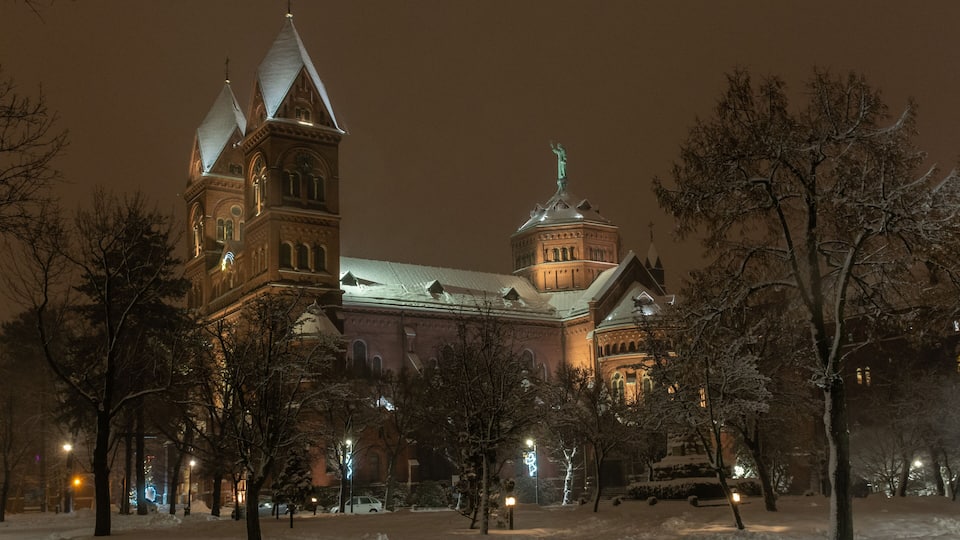 Katowice - Ligota Panewniki. Bazylika franciszkanów zimą