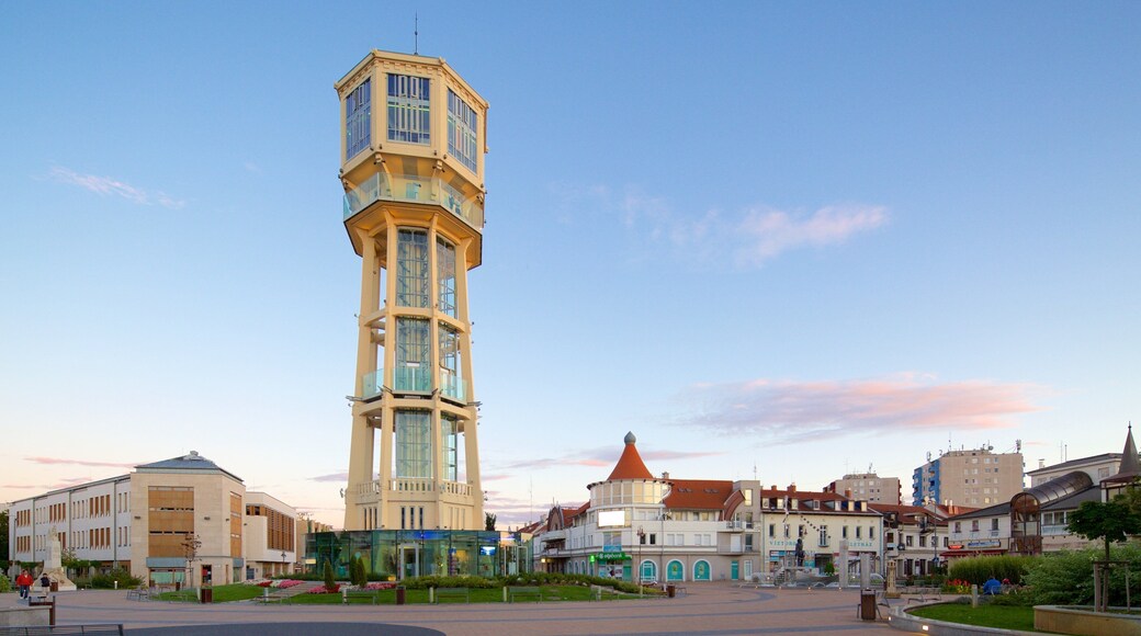 Siófok que incluye una plaza, una ciudad y un monumento