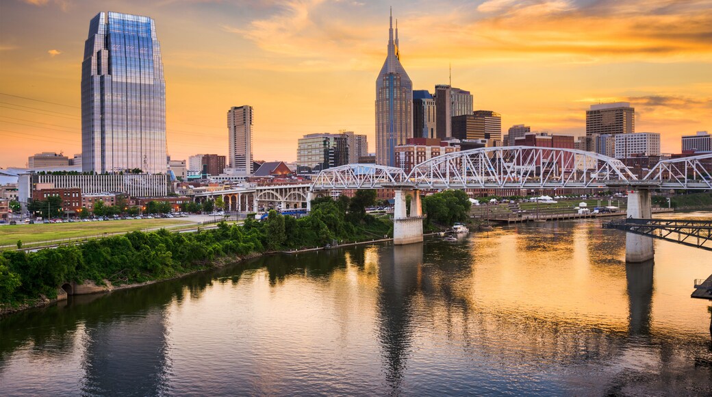 Skyline of downtown Nashville, Tennessee, USA.