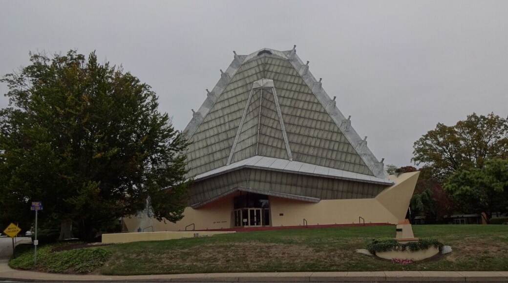 Is this a greenhouse with a tumor? Nope, it is the Beth Sholom (House of Peace) synagogue, the only synagogue designed by architect Frank Lloyd Wright. The building was completed and consecrated in 1959. During the day, the interior is lit by natural light entering through the translucent walls overhead. At night, the entire building glows from interior artificial lighting.