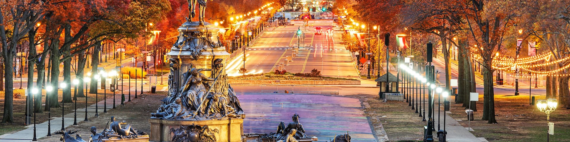 Philadelphia, Pennsylvania, USA Cityscape Overlooking Benjamin Franklin Parkway 579