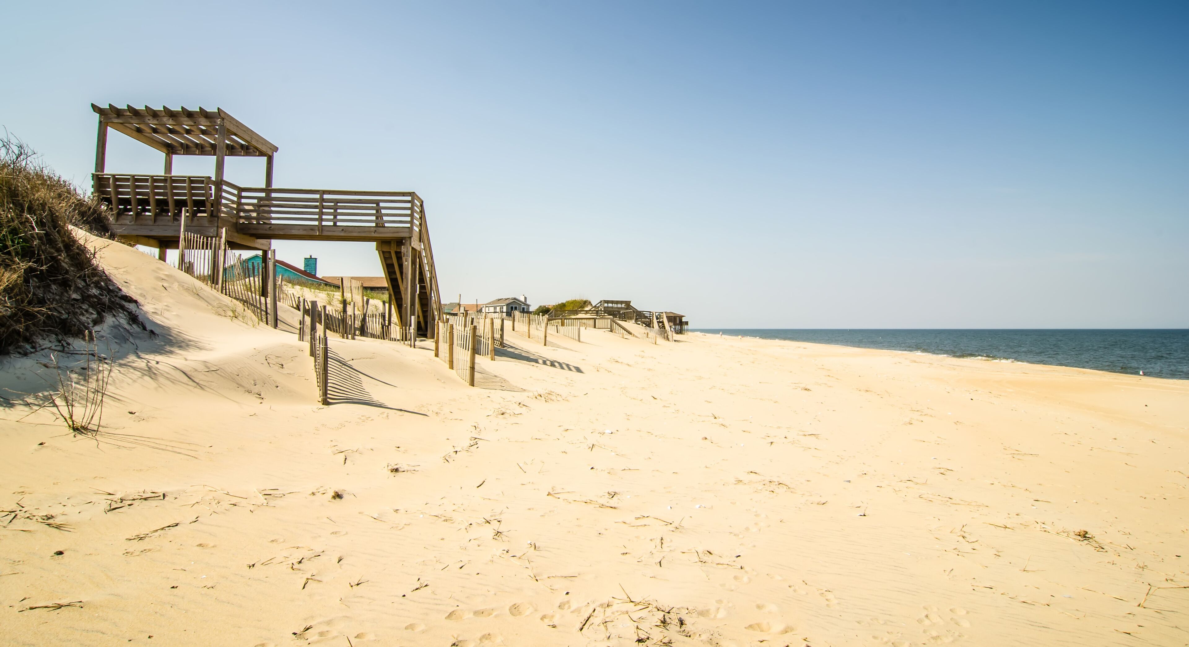 coastal access to the beach on ocean
