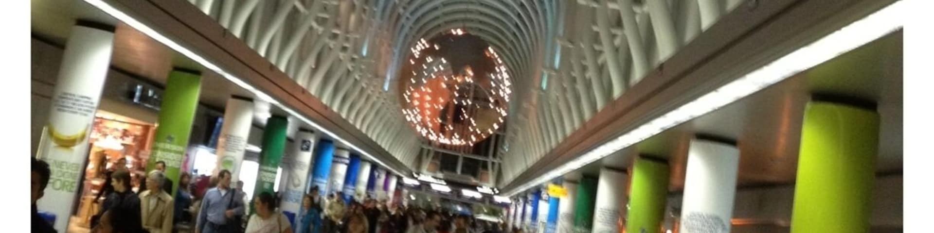 I like the architecture of this airport. I always find myself snapping pics at O'Hare