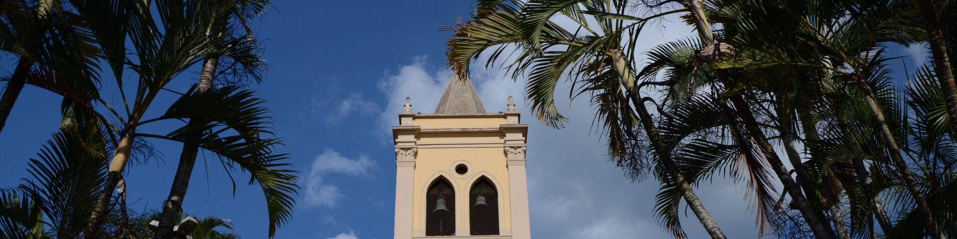 pequena igreja antiga amarela situada na cidade de Joaquim egĂdio em Campinas SP