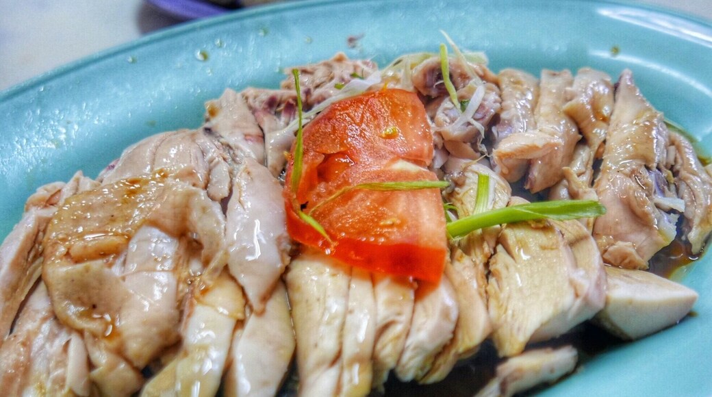 This place is situated outside of town and is popular with the locals where you can get to savour the local speciality of chicken rice balls. Best of all is service starts at 6.45am.