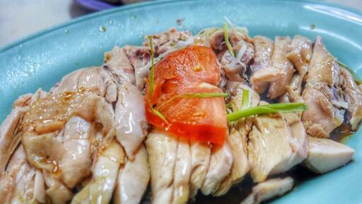 This place is situated outside of town and is popular with the locals where you can get to savour the local speciality of chicken rice balls. Best of all is service starts at 6.45am.