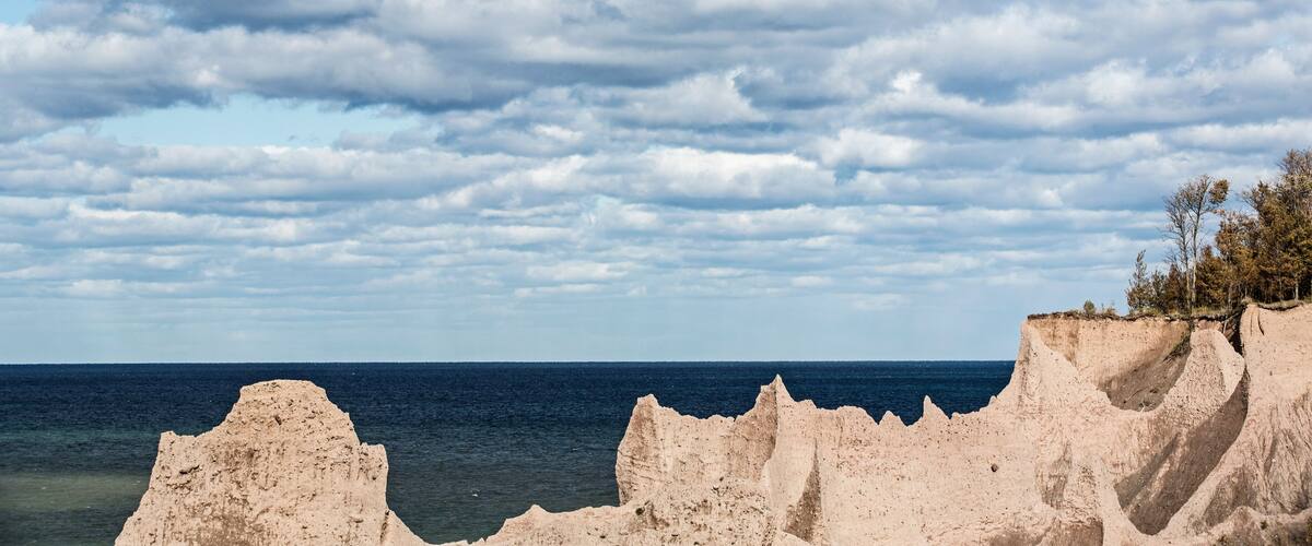 Chimney Bluffs State Park