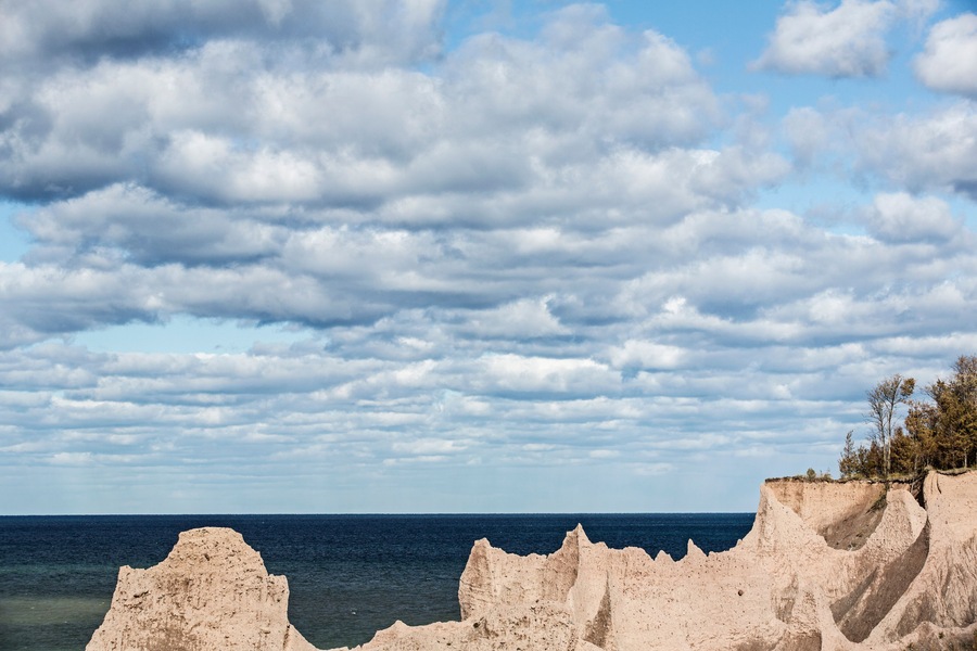 Chimney Bluffs State Park